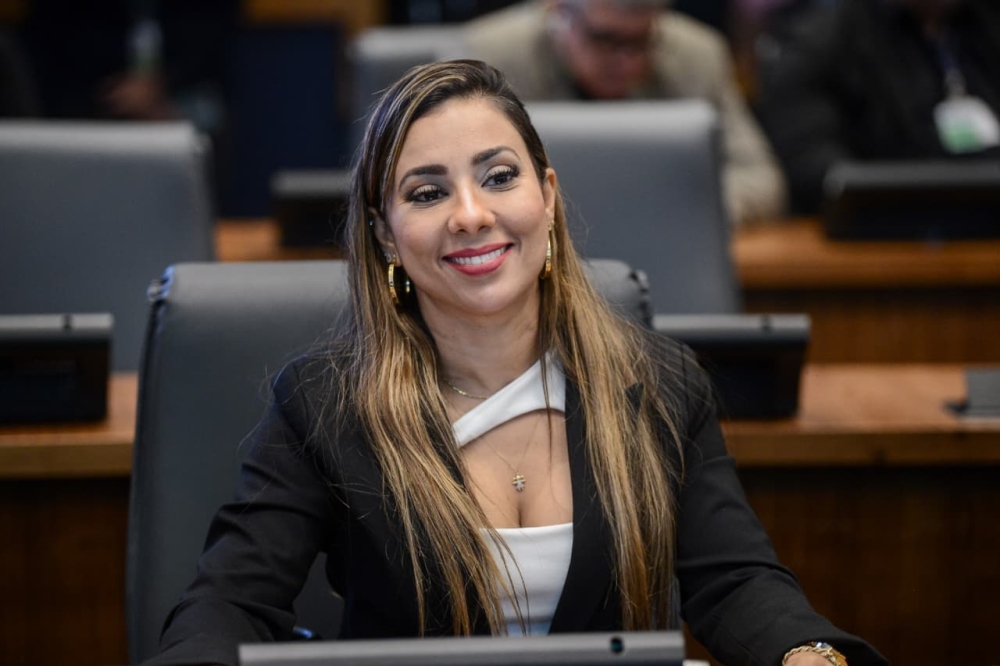 Deputada Giselle Monteiro conquista direito: Libras em procedimentos com sedação será obrigatório no Rio