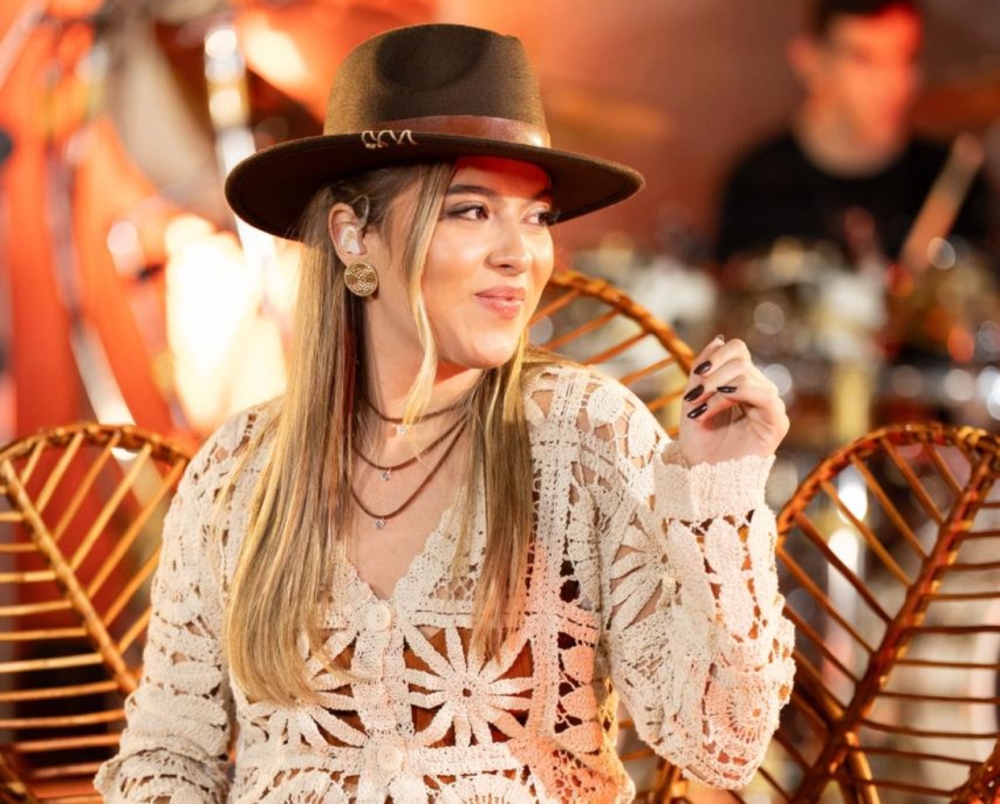 Cantora Victoria Gabi amplia horizontes e investe em projeto no Rio