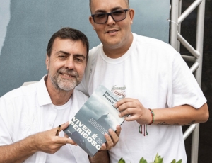 Maicon Salles prestigia lançamento de livro e celebra aniversário de Marcelo Freixo em evento no Rio de Janeiro