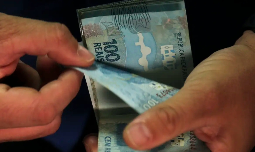 Governo do Brasil propõe salário mínimo de R$ 1.717 em 2027