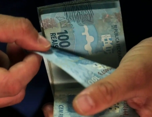 Governo do Brasil propõe salário mínimo de R$ 1.717 em 2027