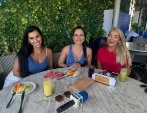 Isabele Vendramini e Amanda Pinheiro celebram café da manhã especial e acesso gratuito ao torneio internacional de golfe