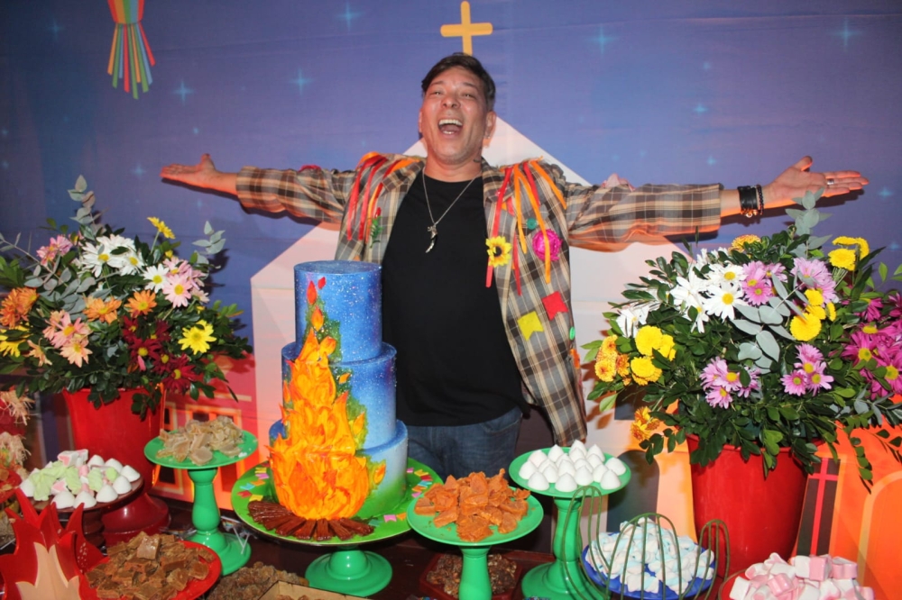David Santiago já está nos preparativos para mais uma edição da sua tradicional Feijoada de São Jorge, que acontece no dia 23 de abril, na Estrada do Joá.