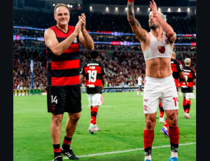 Flamengo retoma vice-liderança e Arrascaeta simula cesta para homenagear lenda do basquete rubro-negro em gol no Maracanã