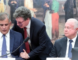 Comissão aprova admissibilidade de propostas que acabam com a escala 6x1