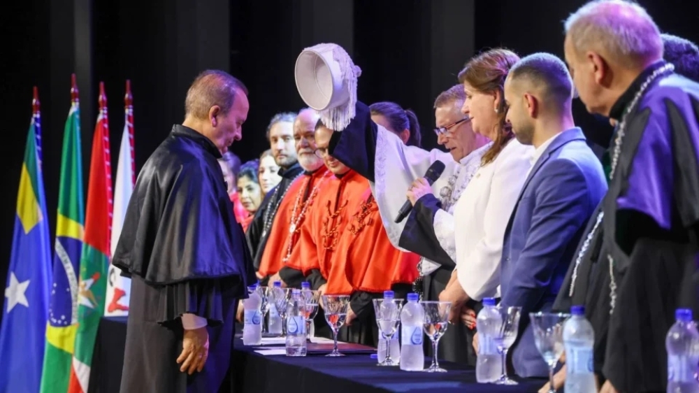 Universidades particluares que homenagearam governador ganharam R$ 890 milhões de SC
