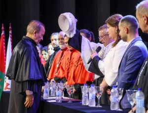 Universidades particluares que homenagearam governador ganharam R$ 890 milhões de SC