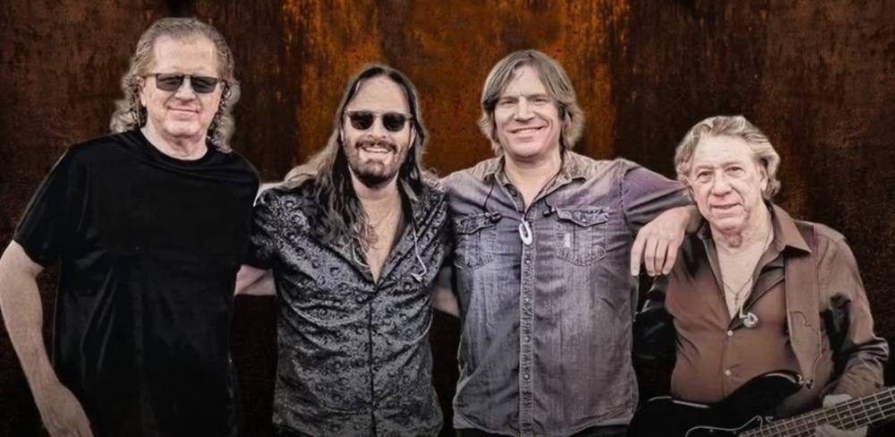 REVISITING CREEDENCE Dia 1º de maio No Qualistage