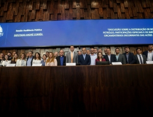 ALERJ PRODUZ MANIFESTO CONTRA A DISTRIBUIÇÃO DOS ROYALTIES DO PETRÓLEO DO ESTADO DO RIO E VAI ENTREGAR DOCUMENTO AO STF