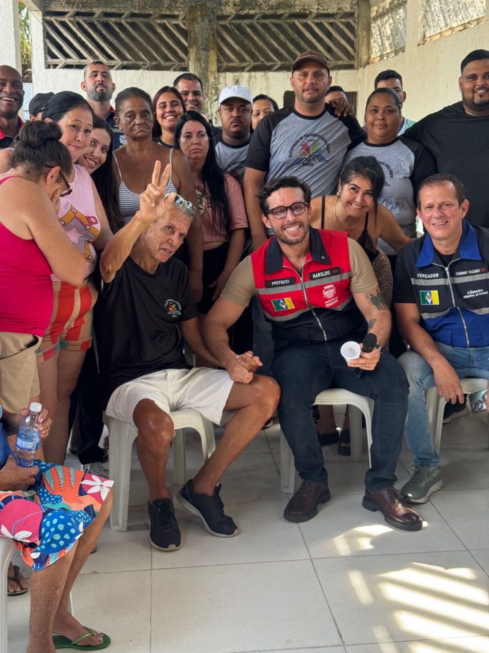 Prefeito leva reunião comunitária ao Carvão e anuncia ações para reverter abandono histórico