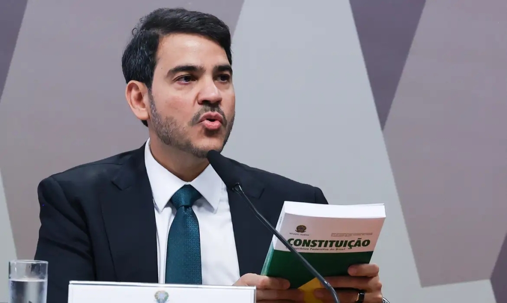 Messias é aprovado na CCJ para ser ministro do STF, com 16 dos 14 votos necessários