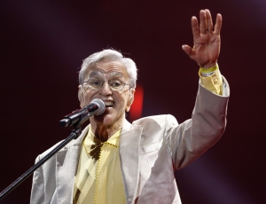 Caetano Veloso agradece a Otto Alencar por corrigir senador que disse que ele pegou em armas: 'Fake news'
