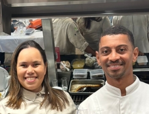 Representatividade na alta gastronomia: dupla de chefs negros é a única entre os finalistas do ICC a disputar vaga para Lyon