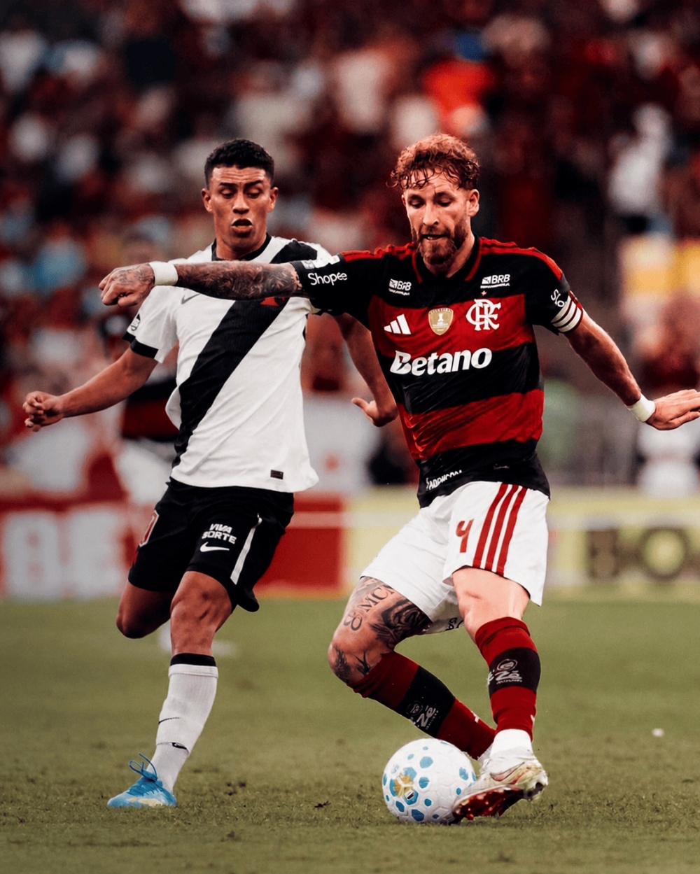 Flamengo abre vantagem, mas Vasco reage e arranca empate no fim