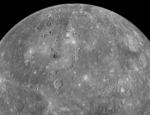 O planeta de lava escura que não tem atmosfera e desafia a geologia da Terra