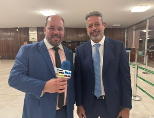 Entre a sombra de Lira e o julgamento das ruas: os dilemas de Hugo Motta