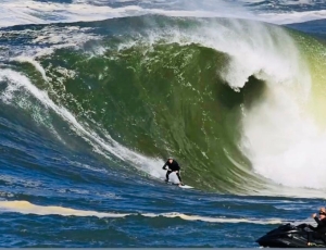 Ondas grandes movimentam Itacoatiara e antecipam clima do IBW 2026