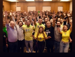 Nos bastidores da reorganização política da direita fluminense para 2026, alguns nomes de peso voltaram a circular entre aliados próximos do senador Flávio Bolsonaro