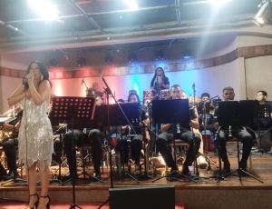 Orquestra Forte de Copacabana celebra união musical Brasil-Itália em apresentação histórica