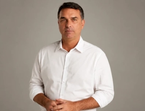 Flávio Bolsonaro faz vídeo defendendo a CPI do Banco Master após operação contra Ciro Nogueira