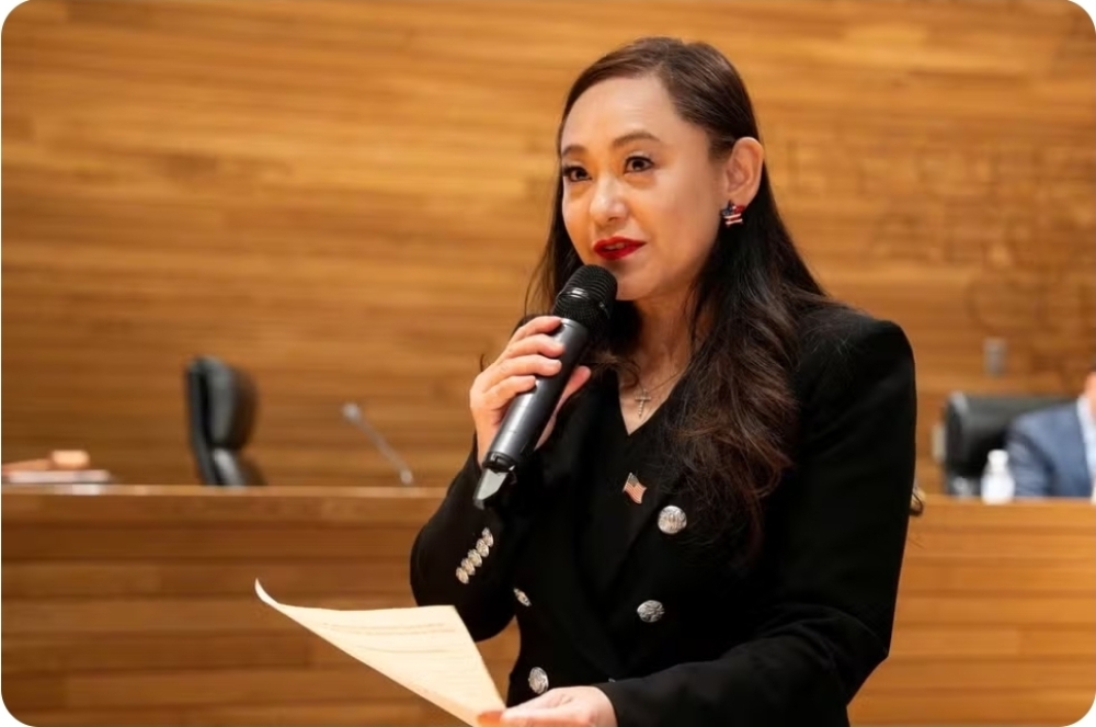 Prefeita de cidade na Califórnia renuncia após admitir ser agente da China