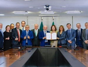 Lula assina MP para zerar imposto federal da 1taxa das blusinhas1