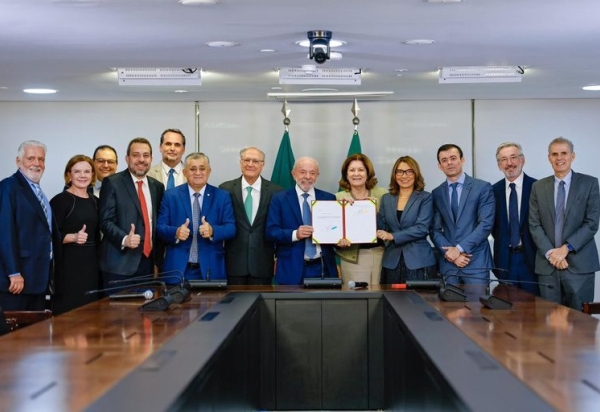 Lula assina MP para zerar imposto federal da 1taxa das blusinhas1