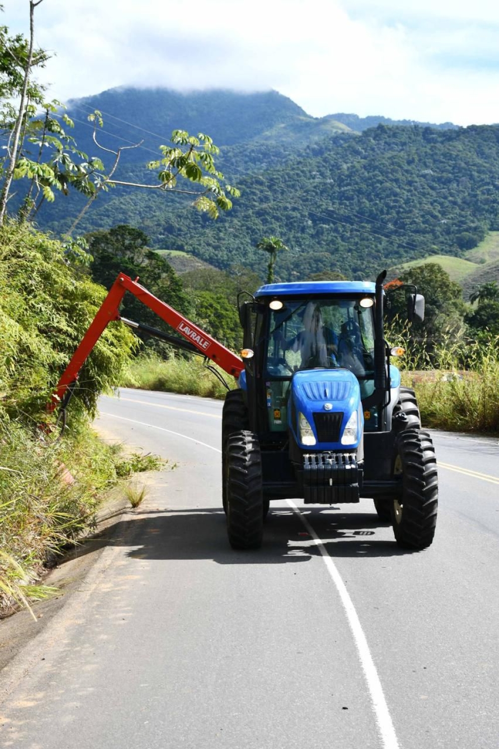 Prefeito Tande Vieira acompanha trabalho das equipes da Prefeitura na Serra de Mauá
