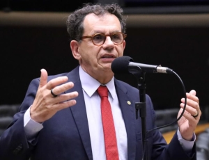 Reimont pede prisão de Flávio Bolsonaro e apresenta representação à PGR