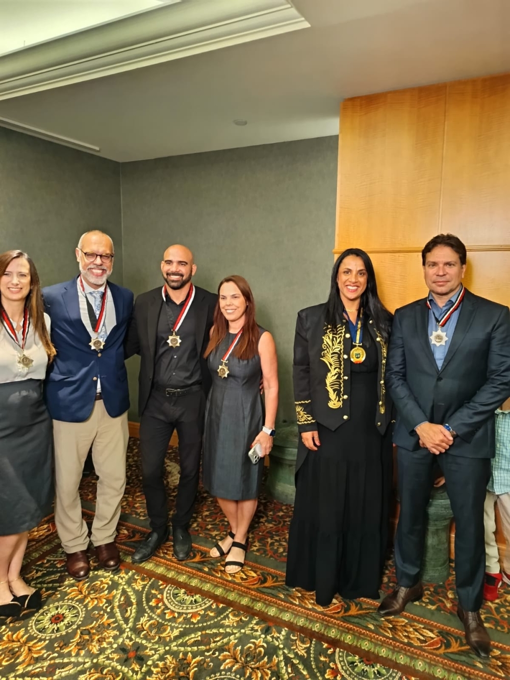 ABRASCI homenageia Delegado Ramagem em Orlando com Colar do Mérito Cultural em solenidade internacional