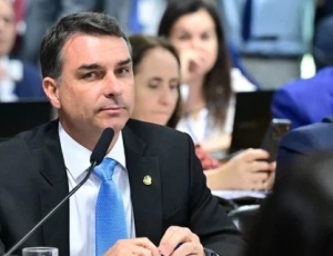 MOSTRA O CONTRATO: Flávio Bolsonaro alega ‘sigilo contratual’ para esconder contato com Vorcaro
