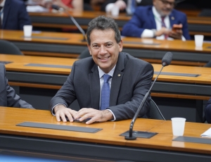 Deputado Federal Ricardo Abrão propõe o fim das filas da bariátrica com oferta de 'canetas emagrecedoras' no SUS – PL 445/2026.