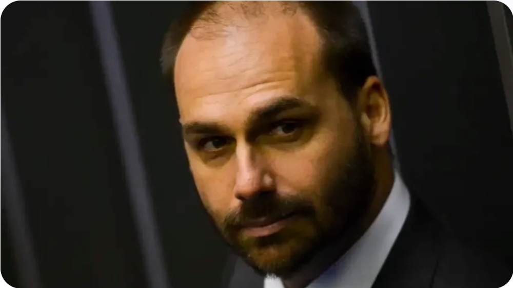 Operador do fundo que teve dinheiro de Vorcaro comprou casa em cidade onde vive Eduardo Bolsonaro