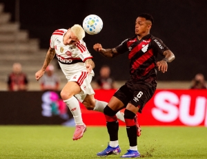 Com falha de Rossi e expulsão no final, Athletico-PR e Flamengo empatam na Arena da Baixada