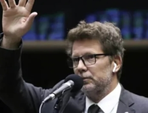 Em áudio, Mario Frias agradece a Vorcaro por apoio a filme de Bolsonaro, diz site