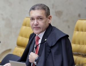 Kassio ignora dez pedidos de Daniela Mercury em ação contra Eduardo Bolsonaro