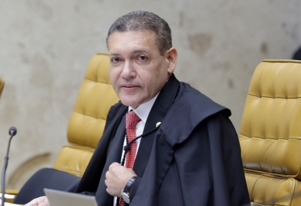 Kassio ignora dez pedidos de Daniela Mercury em ação contra Eduardo Bolsonaro