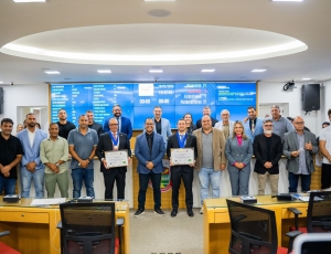 Guilherme Delaroli é homenageado em São Gonçalo e anuncia ajuda milionária para cidades atingidas por chuvas