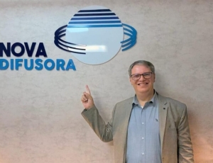 O empresário Claudio Gonçalves destaca o empreendedorismo feminino e o impacto social dos negócios na Rádio Nova Difusora