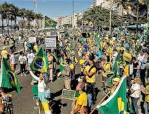 Brasil, 1º de agosto, Domingo, Total de mortes: 556.886 e muita aglomeração