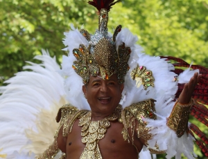 Carnaval da Suíça ganha brilho brasileiro com a presença do muso Thiago Lisboa na Unidos de Lausanne