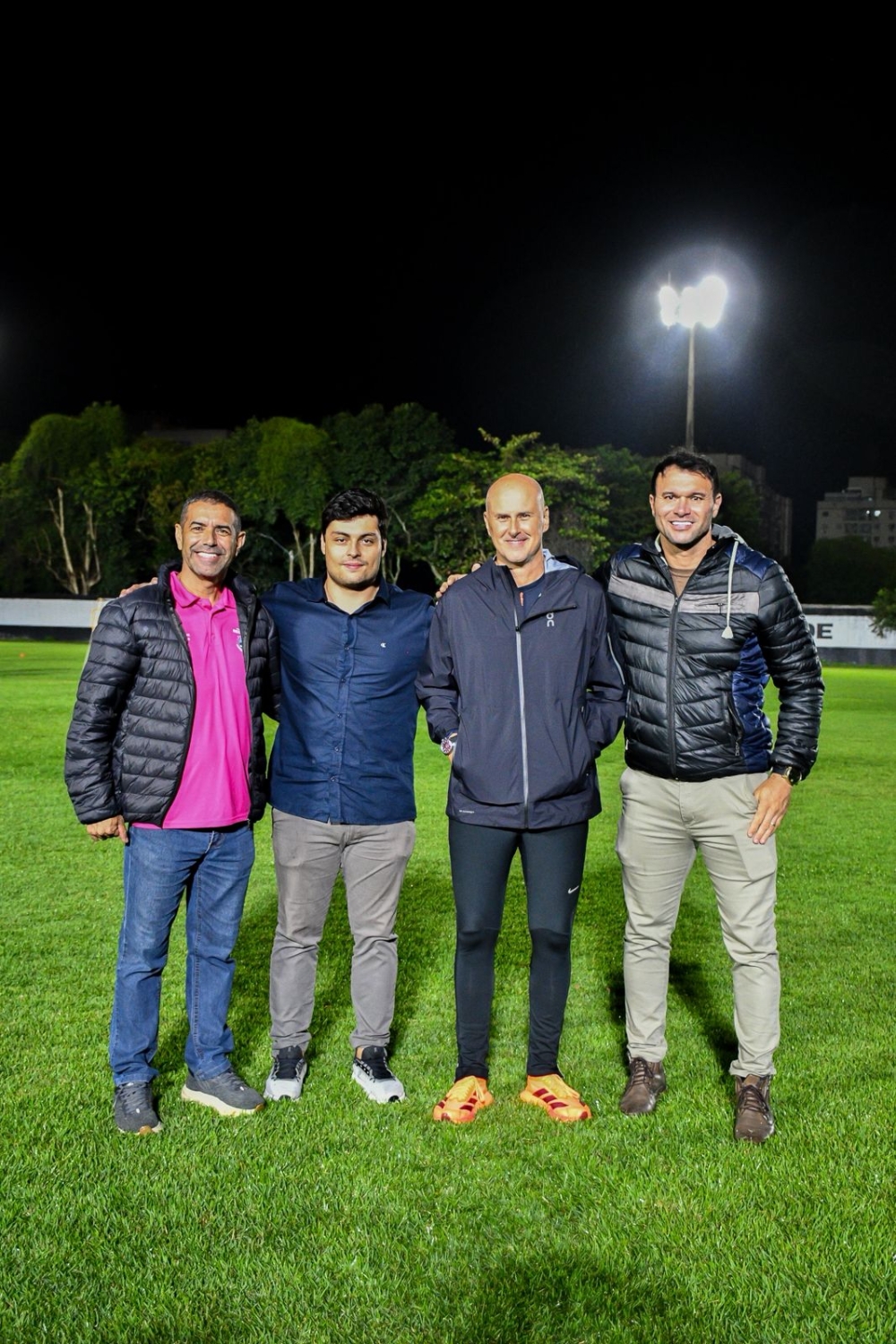 Tande Vieira acompanha teste da nova iluminação do Estádio do Trabalhador
