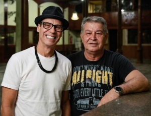 DANÇARINO CARLINHOS DE JESUS E PAULO ROBERTO DIRETOR ARTÍSTICO DA GAFIEIRA ESTUDANTINA RECEBEM HOMENAGEM NA CÂMARA DE MESQUITA MESQUITA .