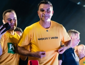 Agenda de Flávio Bolsonaro em festas juninas no Nordeste amplia articulações políticas para 2026