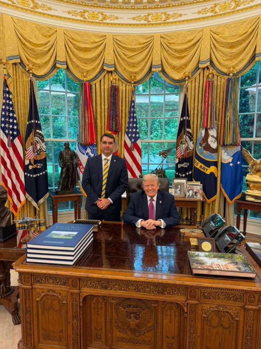 Encontro entre Flávio Bolsonaro e Donald Trump na Casa Branca