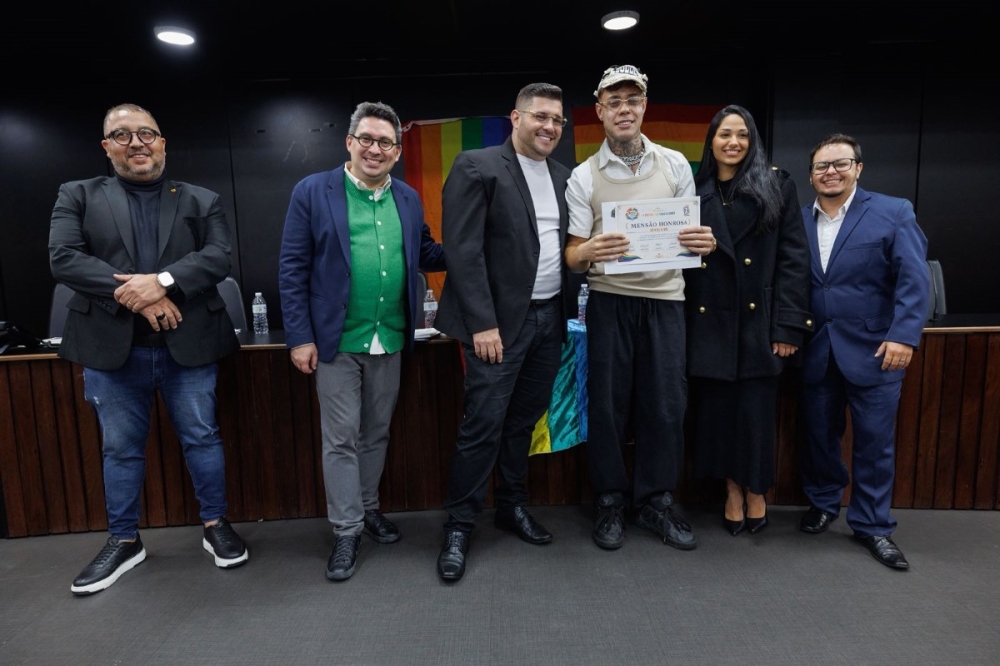 “A Cultura Tem Todas as Cores”: ato solene na Assembleia destaca arte periférica e diversidade LGBTQIAP+