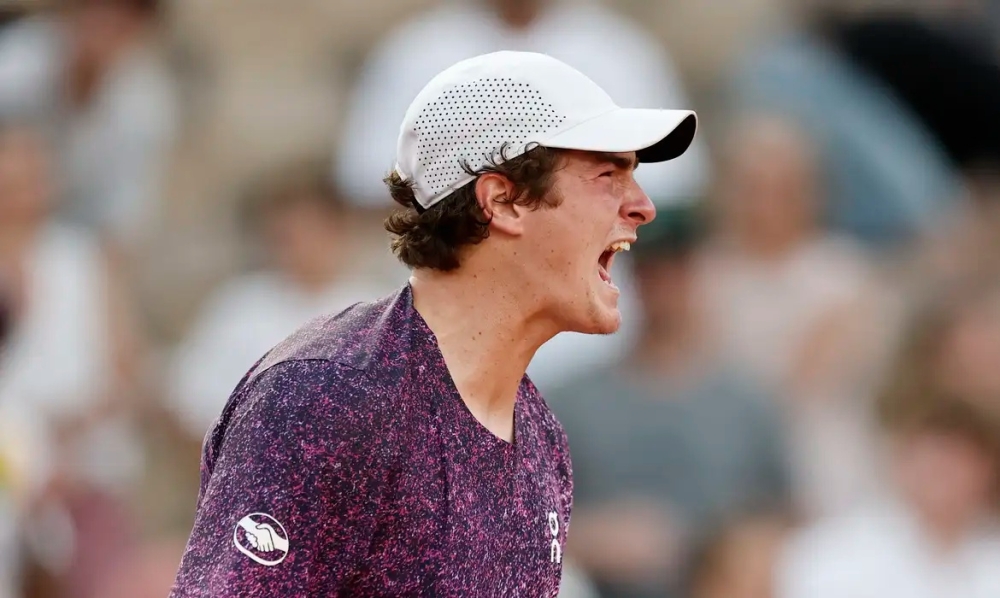 João Fonseca protagoniza virada histórica em Roland Garros e terá desafio contra Novak Djokovic