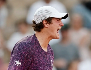 João Fonseca protagoniza virada histórica em Roland Garros e terá desafio contra Novak Djokovic
