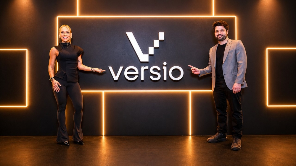 Virginia Fonseca e Rafael Simões Pires brilham em evento de tecnologia e luxo da Versio em São Paulo