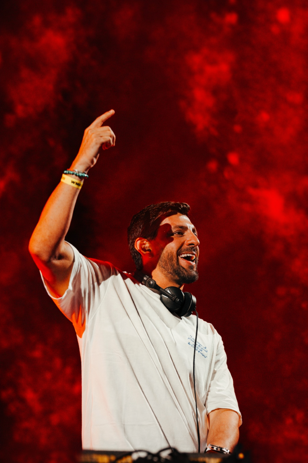 Ric Rulie aposta na mistura entre eletrônico e funk em ‘Assanhada’ com WC no Beat